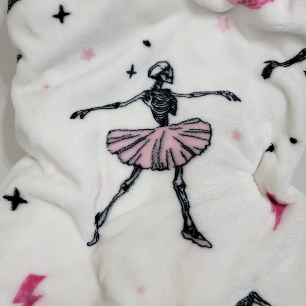 Halloween Skeleton Ballerina Dancing Plush Throw Blanket Plush Pink White 60x70‎